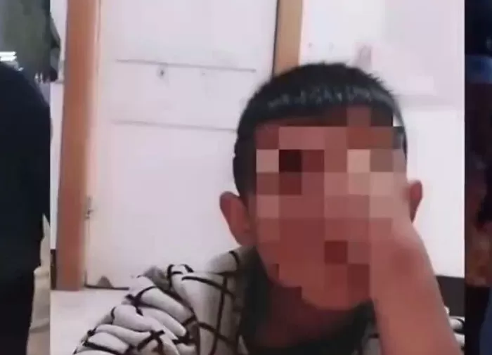 山西10岁男童被生母继父虐死案二审今日开庭，两人曾直播假装寻子-第2张图片-