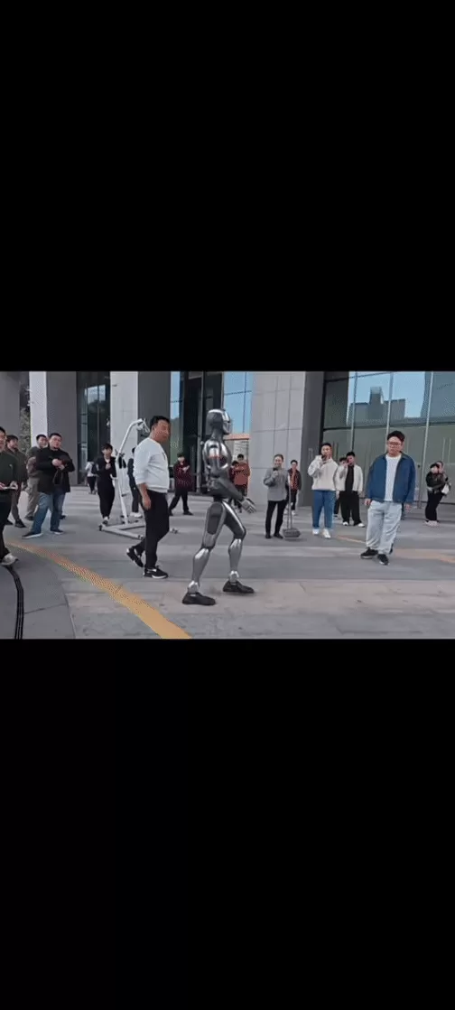 “真人扮演”的争议背后,小鹏机器人技术含量几何?-第5张图片- “真人扮演”的争议背后,小鹏机器人技术含量几何?-第5张图片-