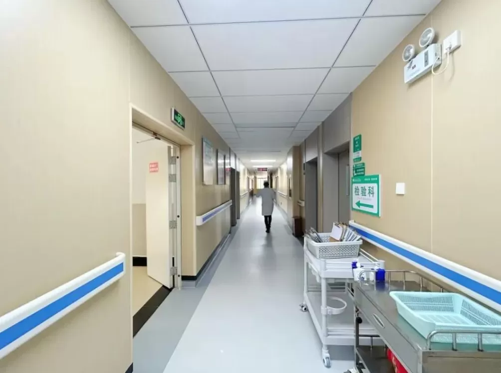女子引产被拒，诞下婴儿遭当班医生违规抱养！详情通报-第1张图片-