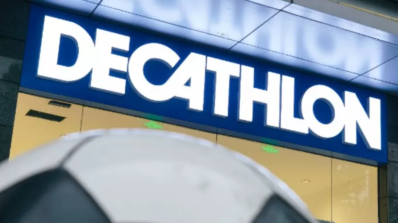 男子误将透气孔当口袋导致手机丢失，迪卡侬客服回应：会持续跟进-第2张图片-