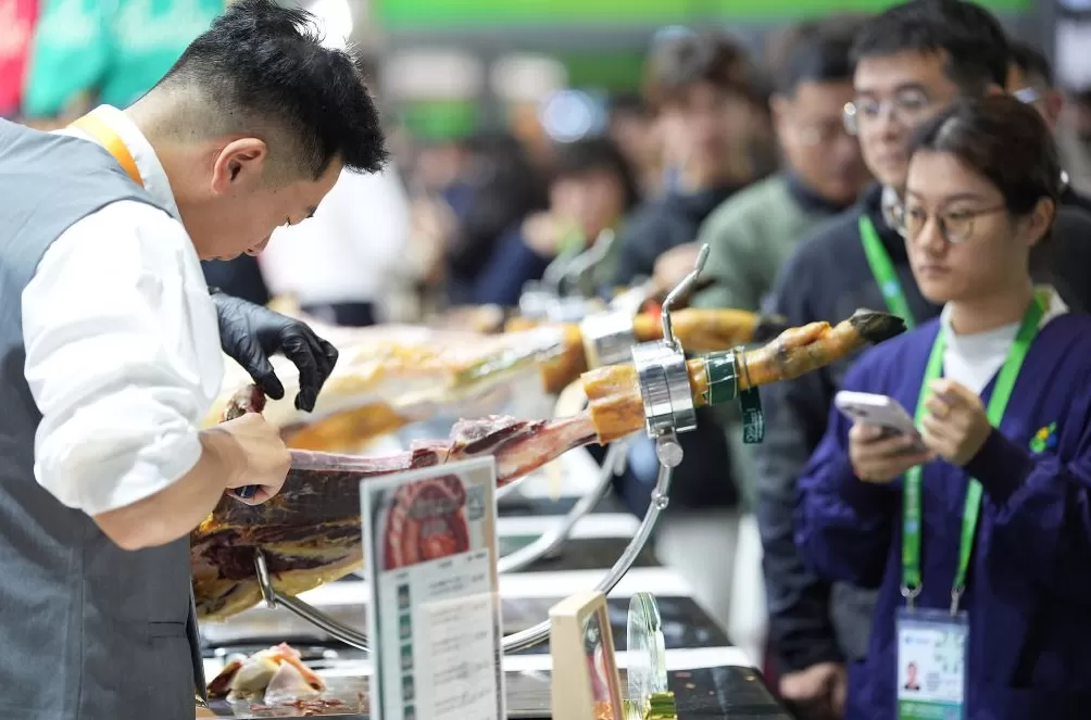 进博直击｜美食博览，一场从全球农场到中国餐桌的舌尖旅行-第11张图片-