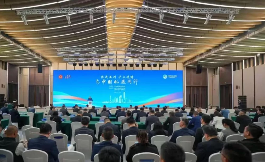 与中国机遇同行，近70个国家和地区的侨领华商齐聚一堂话进博-第1张图片-