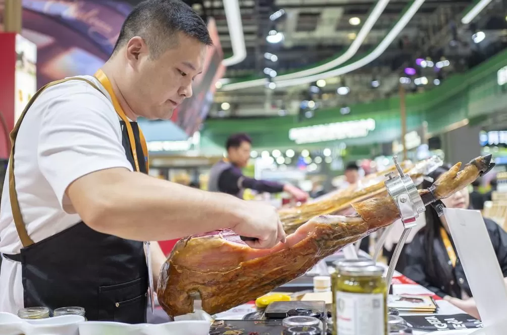 央广时评丨汇聚全球好物 “进博效应”激发消费新动能 -第2张图片-