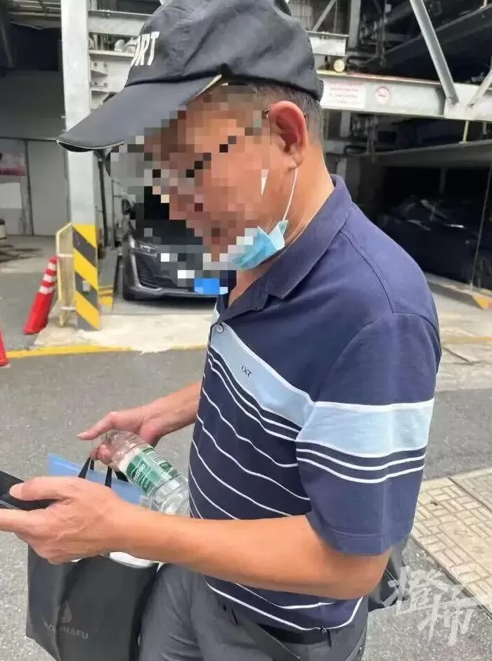 广东保安和AI深聊6个月，约在公园大榕树下“授权签约”自创“诗词”遭爽约！坐火车到杭州讨说法-第1张图片-