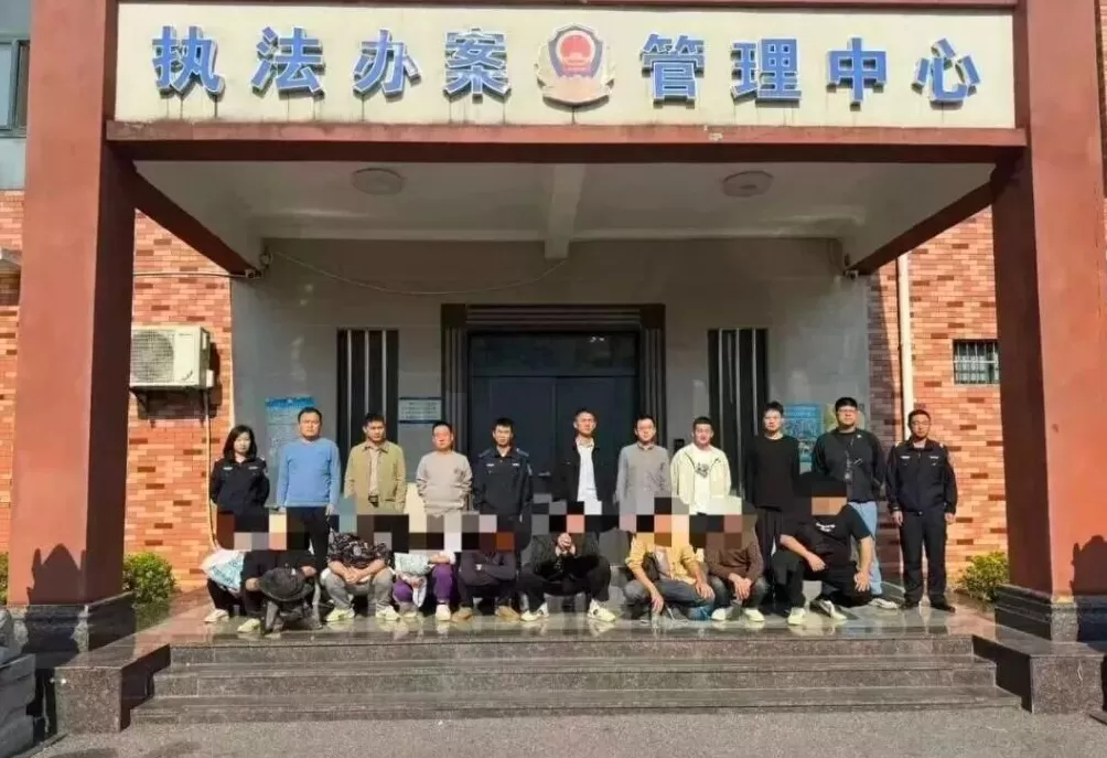 将赌场开设在墓地附近，以“九点半天庄”的形式引人参与，还负责专车接送，江西警方回应-第2张图片-