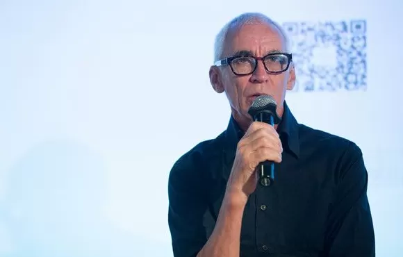 新西兰导演李·塔玛霍瑞去世，曾执导《007之择日而亡》-第2张图片-