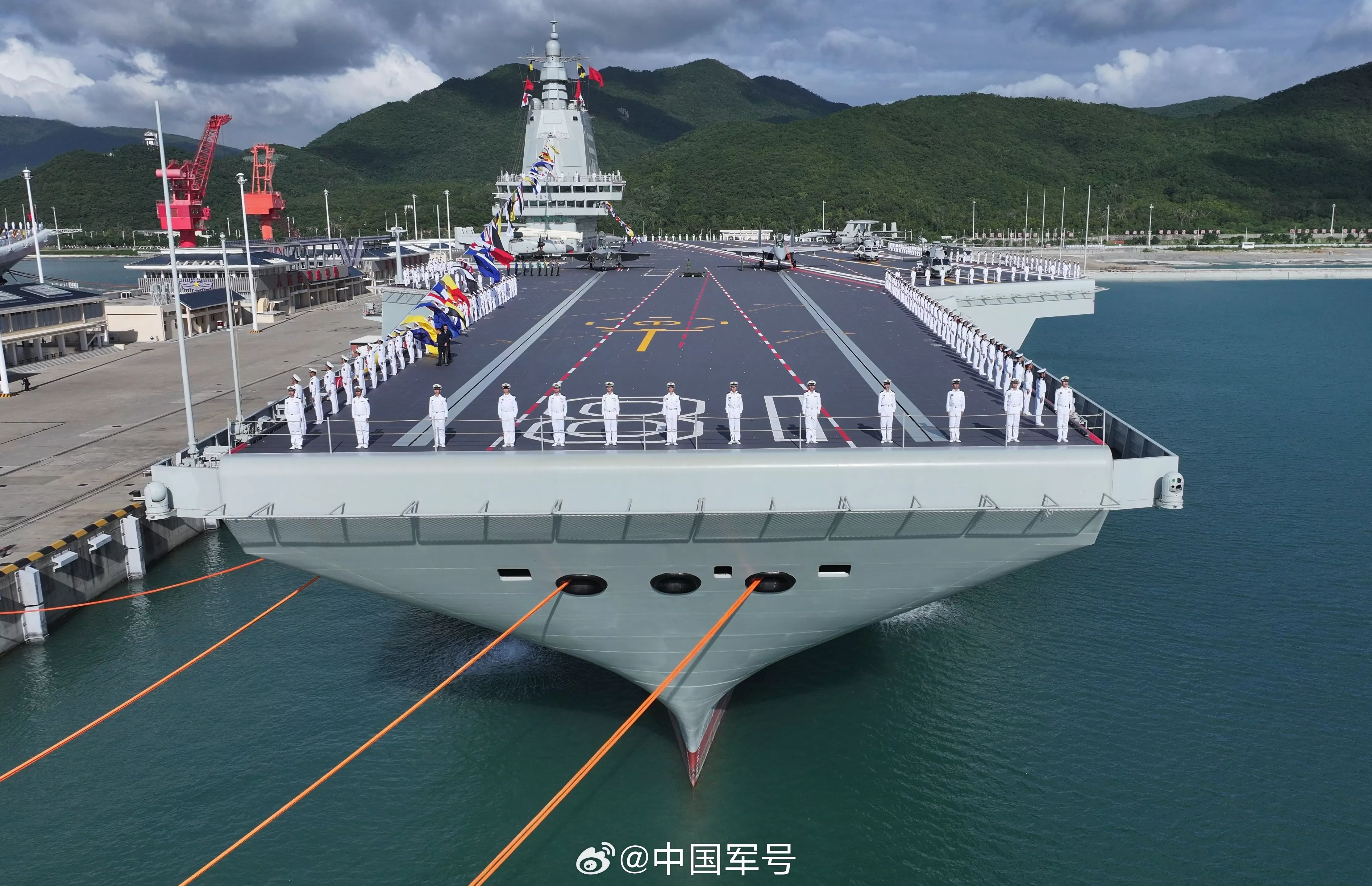 海军新闻发言人就福建舰入列有关问题答记者问-第1张图片-