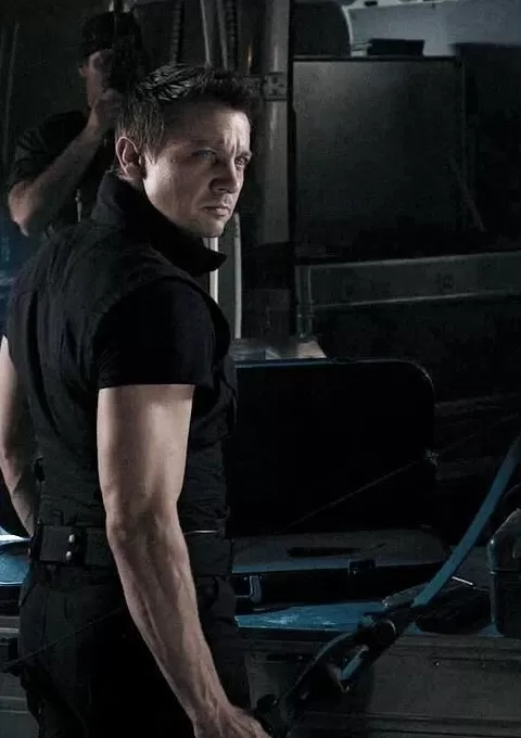 中国女导演周依指控“鹰眼”杰瑞米·雷纳对其性骚扰-第2张图片-