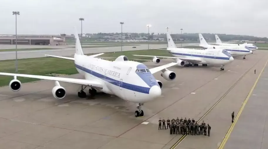 核导弹来袭，总统如何抉择？——影片《炸裂白宫》的核危机叙事与战略忧思-第6张图片-