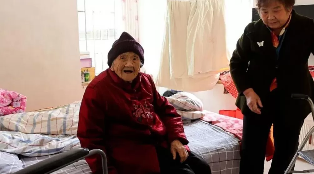郑州115岁的李陈氏，出生于清朝的“老宝贝”：爱吃肥肉，90岁还为重孙做棉衣-第2张图片-