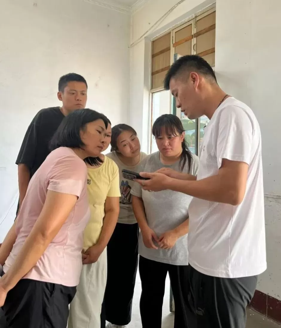 深夜直播间，跳舞自救的妈妈们-第21张图片-
