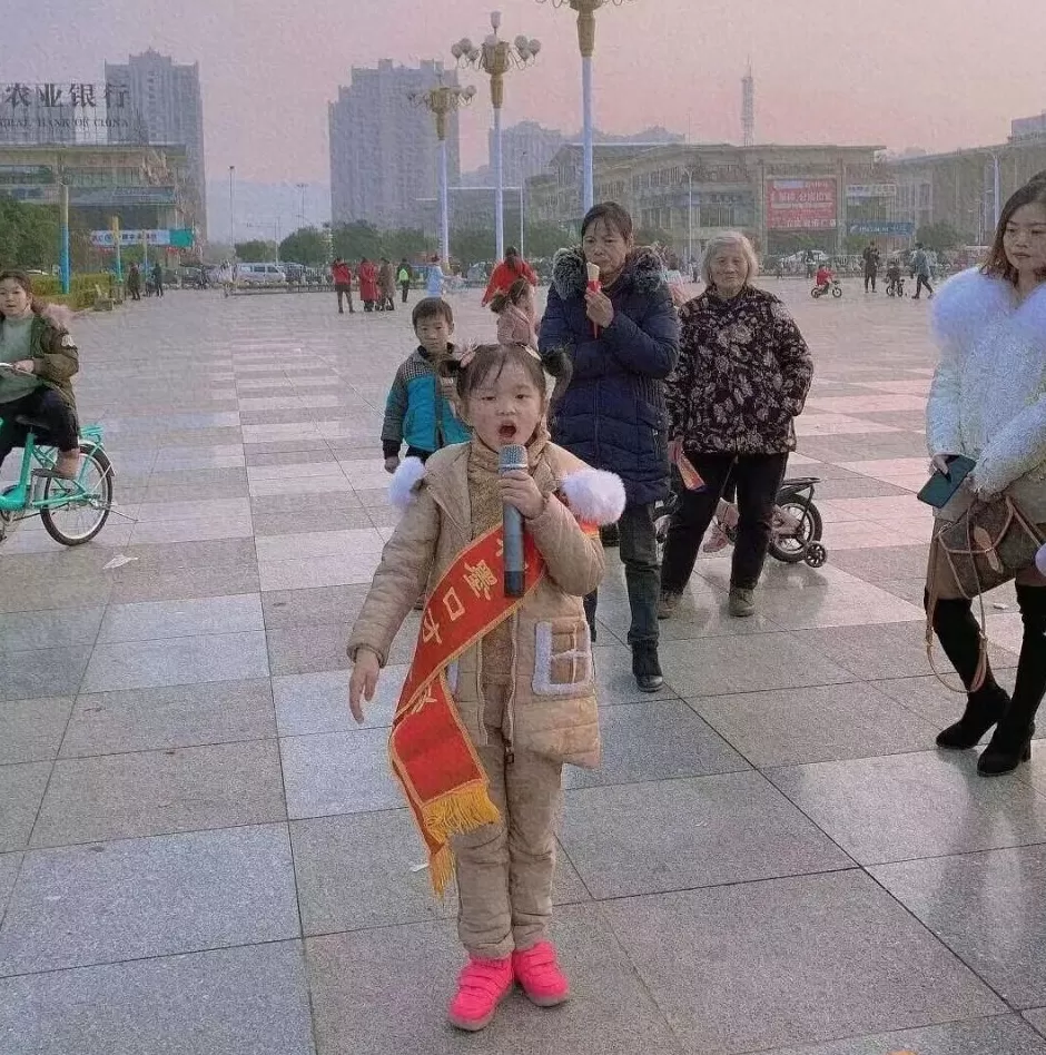 深夜直播间，跳舞自救的妈妈们-第19张图片-