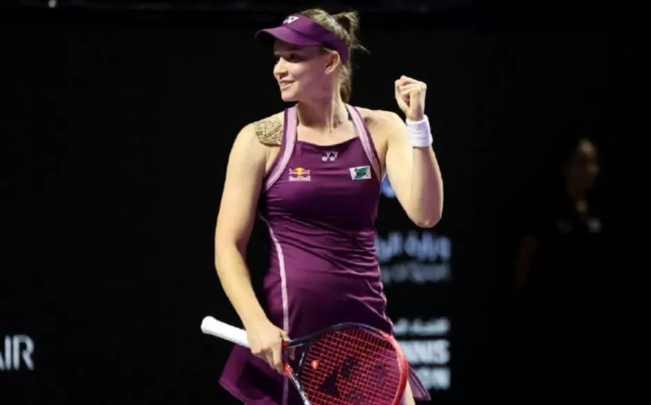 比郑钦文还励志！26岁美女打哭萨巴+11连胜创4大纪录奖金3728万-第1张图片-