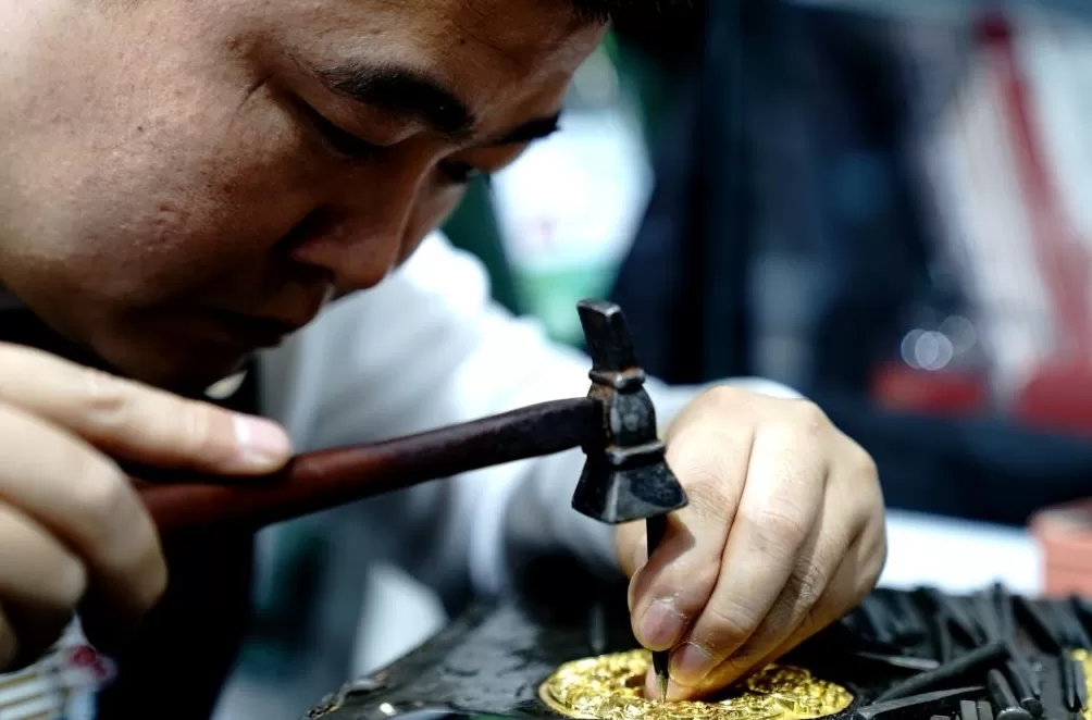 进博直击｜苏超奖杯惊艳亮相！进博舞台上的文化交响-第7张图片-