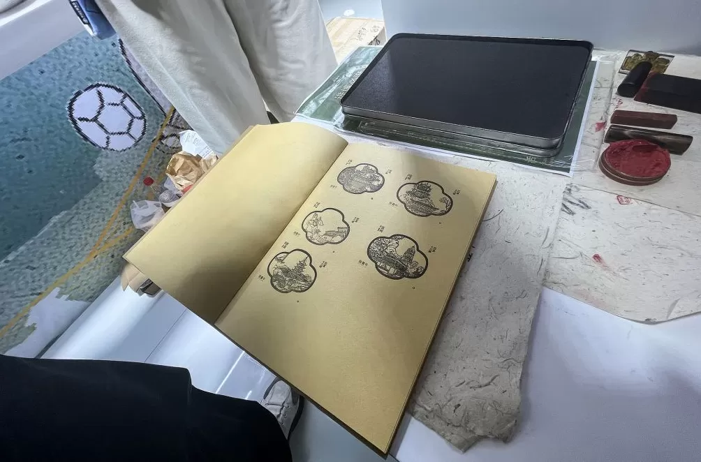 进博直击｜苏超奖杯惊艳亮相！进博舞台上的文化交响-第12张图片-