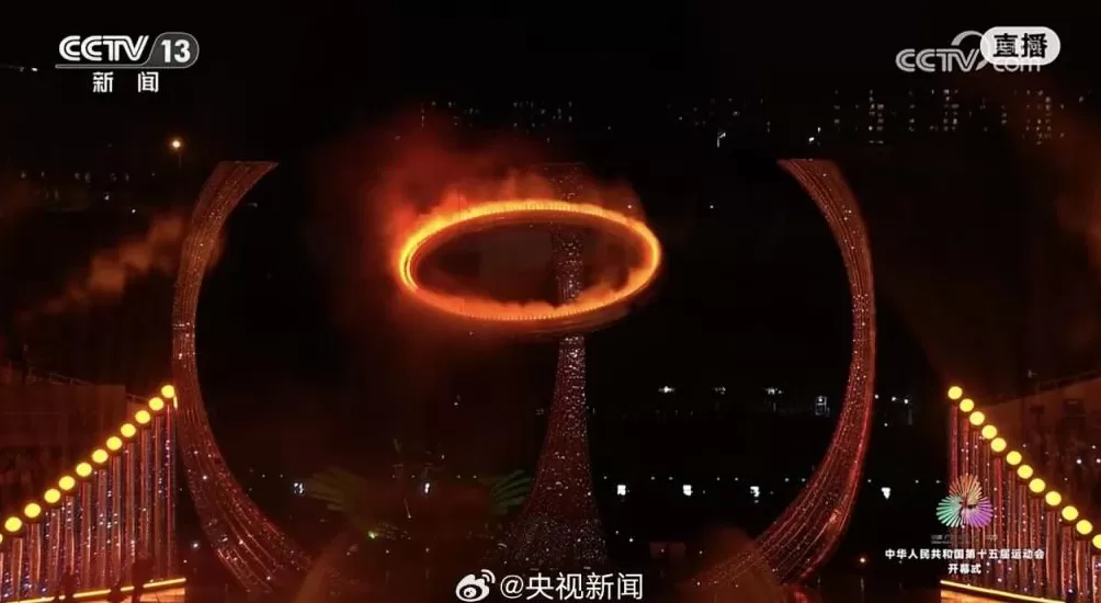 来自粤港澳三地的他们一起点燃主火炬-第1张图片-