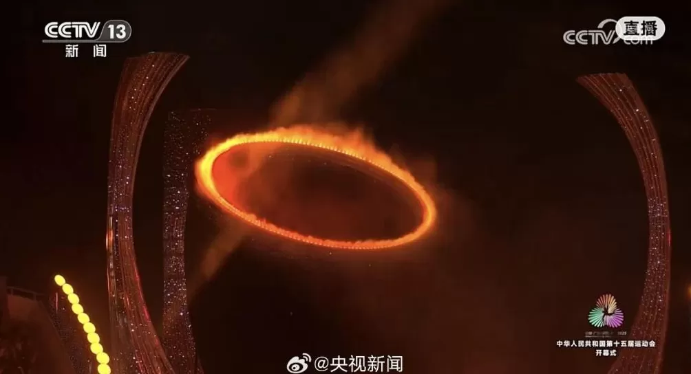 来自粤港澳三地的他们一起点燃主火炬-第2张图片-