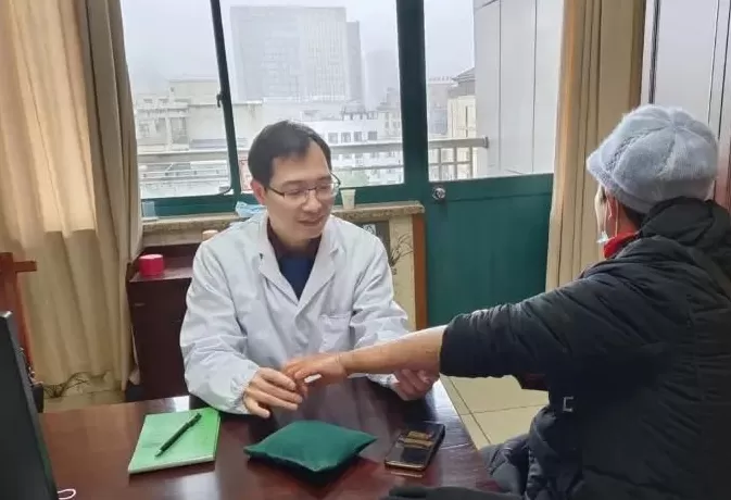 126斤小学生尿酸飙到440！医生：娃把奶茶当水喝，家长常煮鸡汤“补身体”-第2张图片-