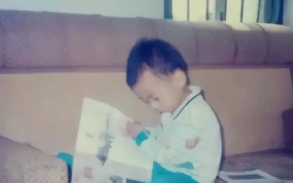 “小朋友1999年捐140元零花钱给国家造航母”，现在的他怎么样了？-第2张图片-