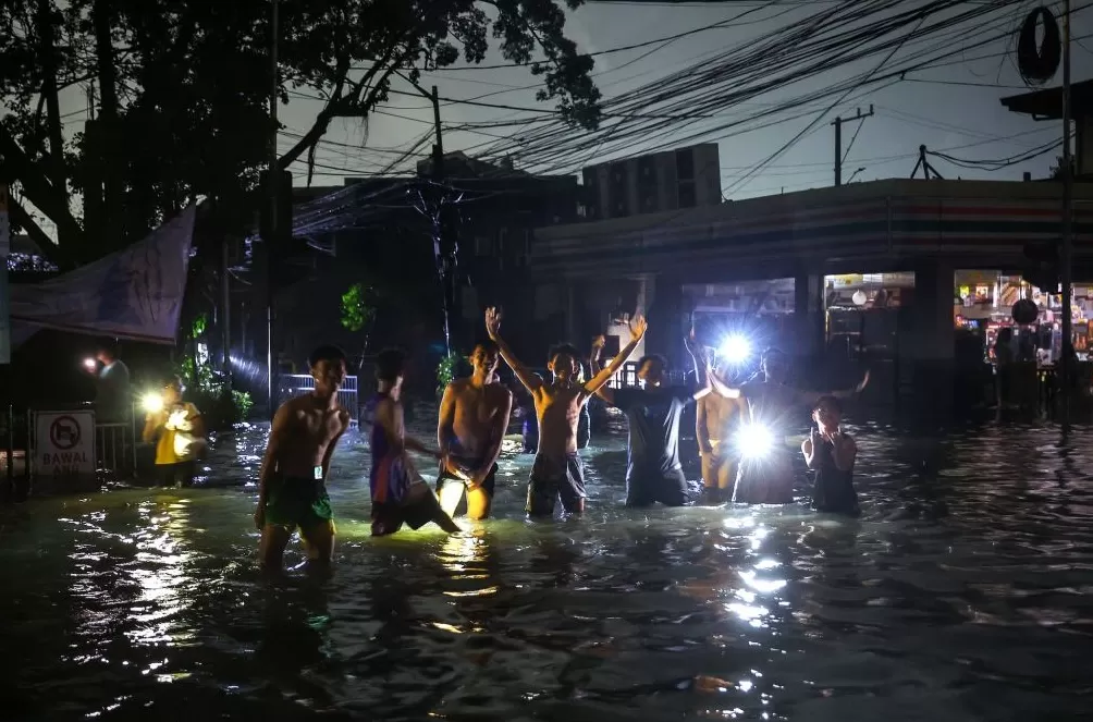 第1现场｜超强台风“凤凰”将登陆台湾，预计周三前后影响上海-第9张图片-
