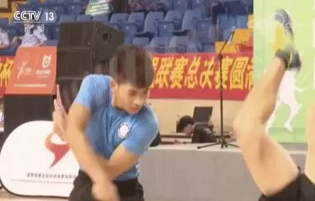 唯一非运动员火炬手，为何是他？-第9张图片-