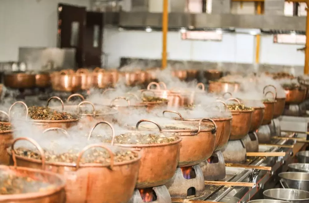 立冬时节多家沪上中医院开炉熬膏，海派膏方有何功效？-第1张图片-