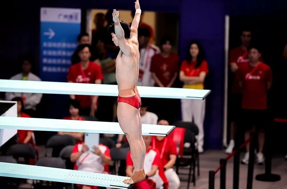 湖北队王宗源获全运会男子3米跳板冠军-第1张图片-