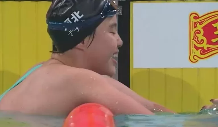 全运200混：13岁“小孩姐”于子迪强势摘金打破尘封13年亚洲纪录-第2张图片-