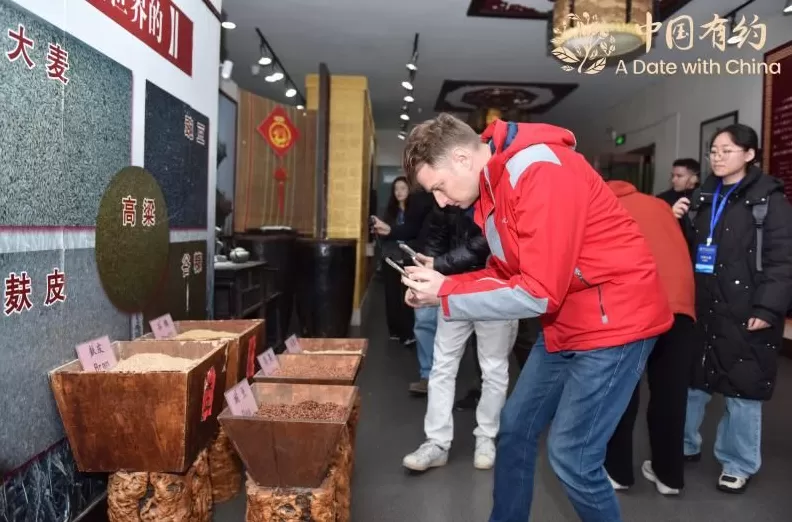 中国有约丨千年醋韵看国际友人解锁山西老陈醋的“味觉密码”-第3张图片-