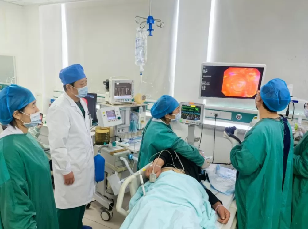 两把牙刷藏在男子胃里27年-第1张图片-