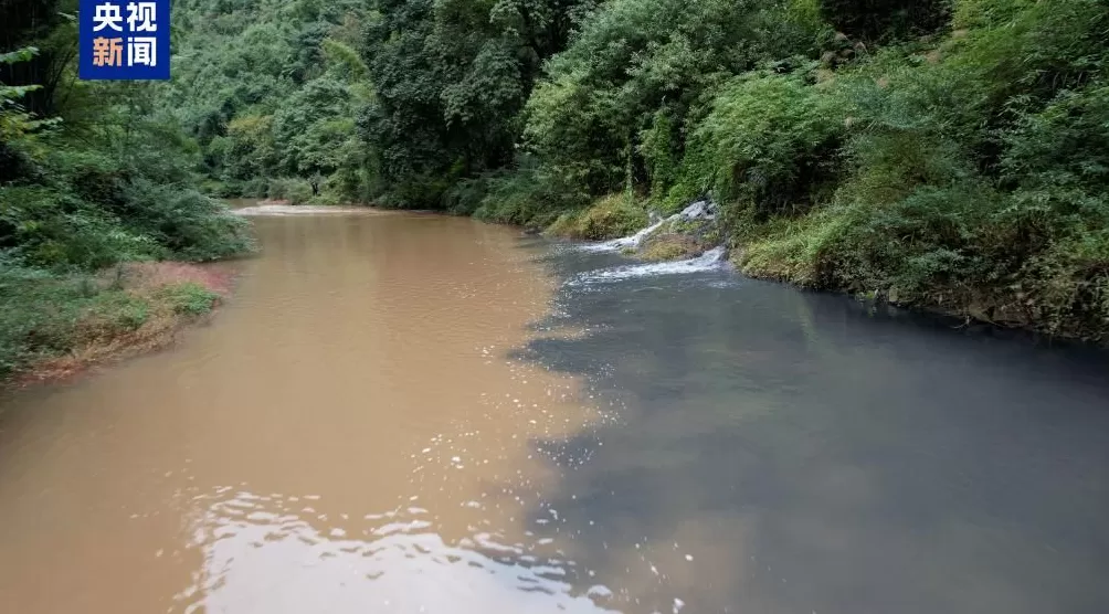 重庆南川通报“一河段水体颜色异常”：溶洞涌水造成水质异常-第2张图片-