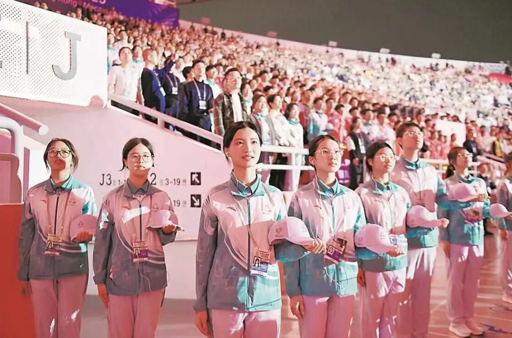 粤港澳2950名“小海豚” 护航十五运会开幕式-第1张图片-