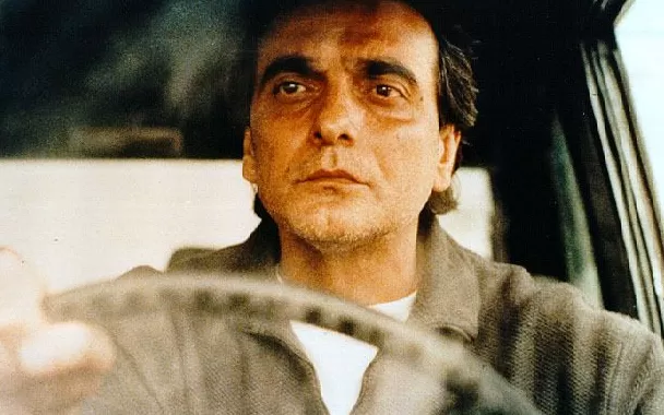 伊朗演员厄沙迪病逝，曾主演《樱桃的滋味》《追风筝的人》-第2张图片-