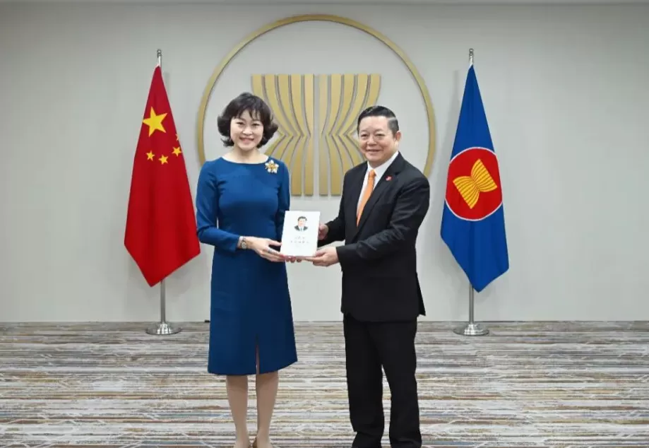 女外交官侯艳琪即将离任中国驻东盟大使-第1张图片-