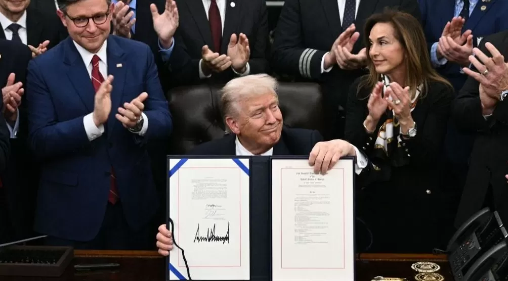 图说｜特朗普签署法案，结束美国史上最长政府“停摆”-第1张图片-