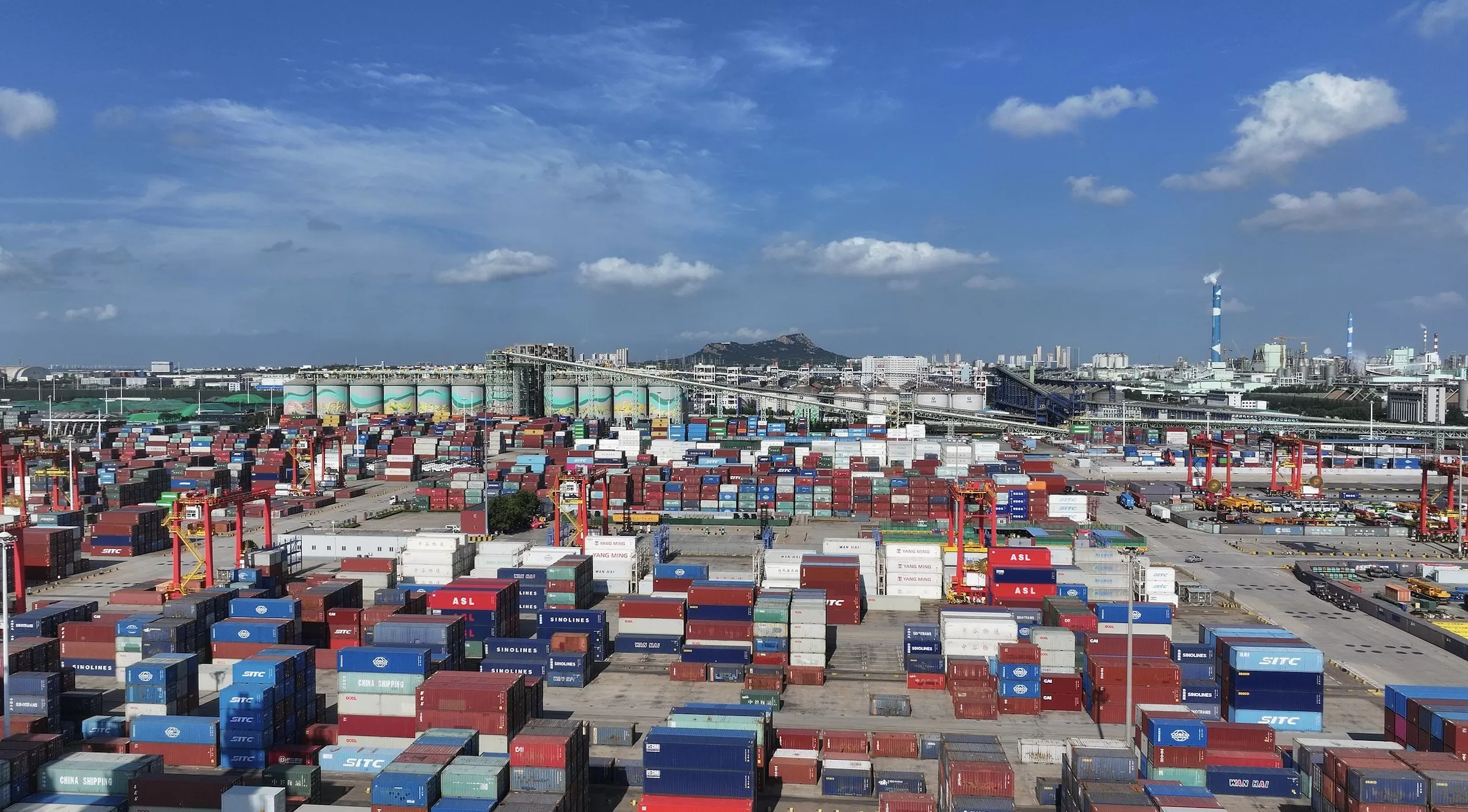 多重“逆风”下中国出口规模创历史同期新高，韧性来自哪里？-第1张图片-