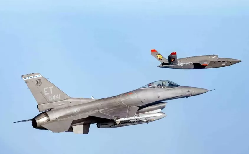 讲武谈兵｜空军首次公开有人/无人战机协同作战，“踹门作战”的急先锋-第3张图片-