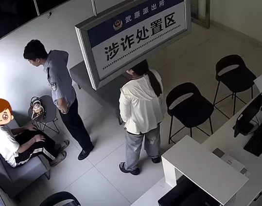 男子使用微信小号冒充“美女”诈骗同事，还用妻子收款码收钱-第2张图片-