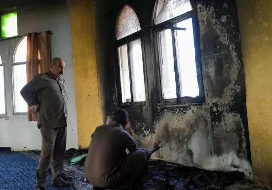 以色列定居者在约旦河西岸纵火焚烧清真寺-第1张图片-