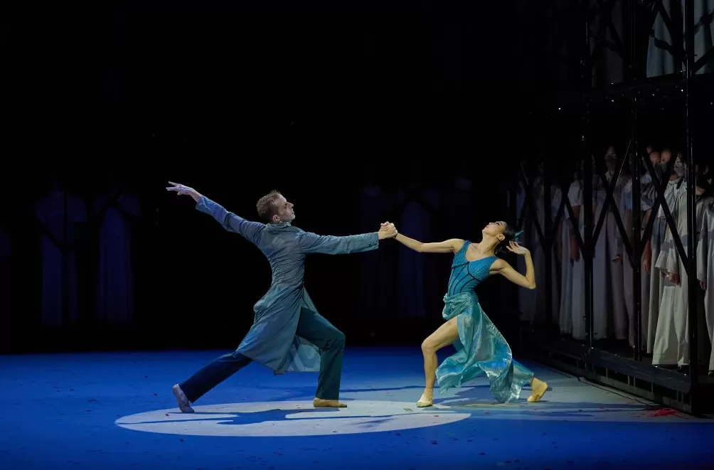 超300位演员同台,港芭《布兰诗歌》收官“大湾区文化周”-第4张图片- 超300位演员同台,港芭《布兰诗歌》收官“大湾区文化周”-第4张图片-