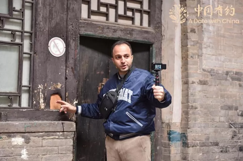 中国有约|外国朋友走进“华夏民居第一宅”:欣赏古建魅力,感受中华家风-第2张图片- 中国有约|外国朋友走进“华夏民居第一宅”:欣赏古建魅力,感受中华家风-第2张图片-