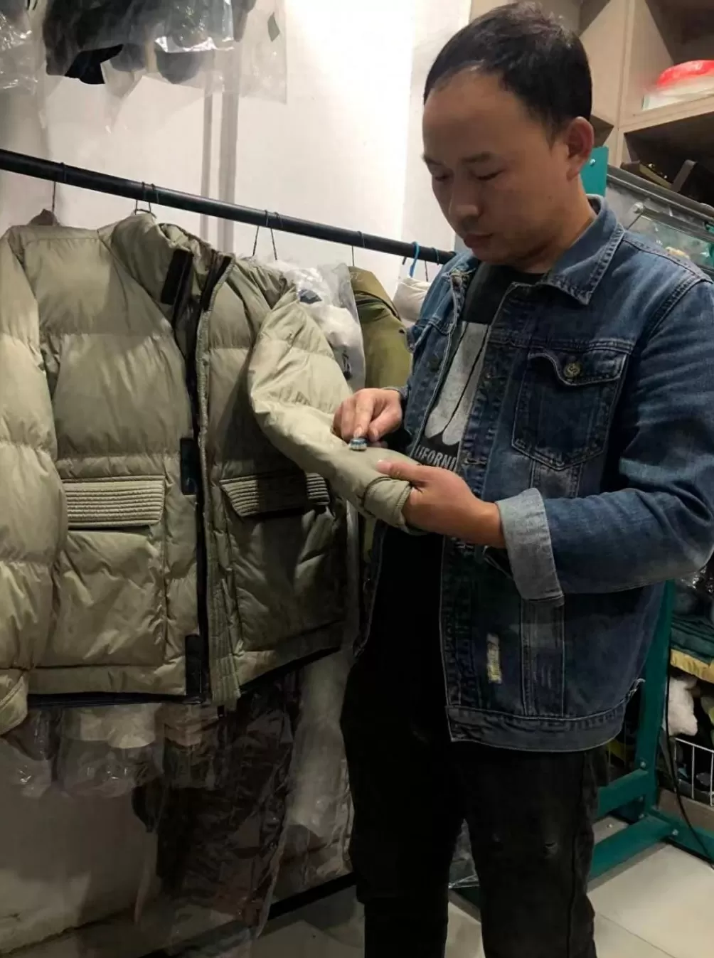 洗衣店店主建议:羽绒服别买这些颜色-第1张图片- 洗衣店店主建议:羽绒服别买这些颜色-第1张图片-