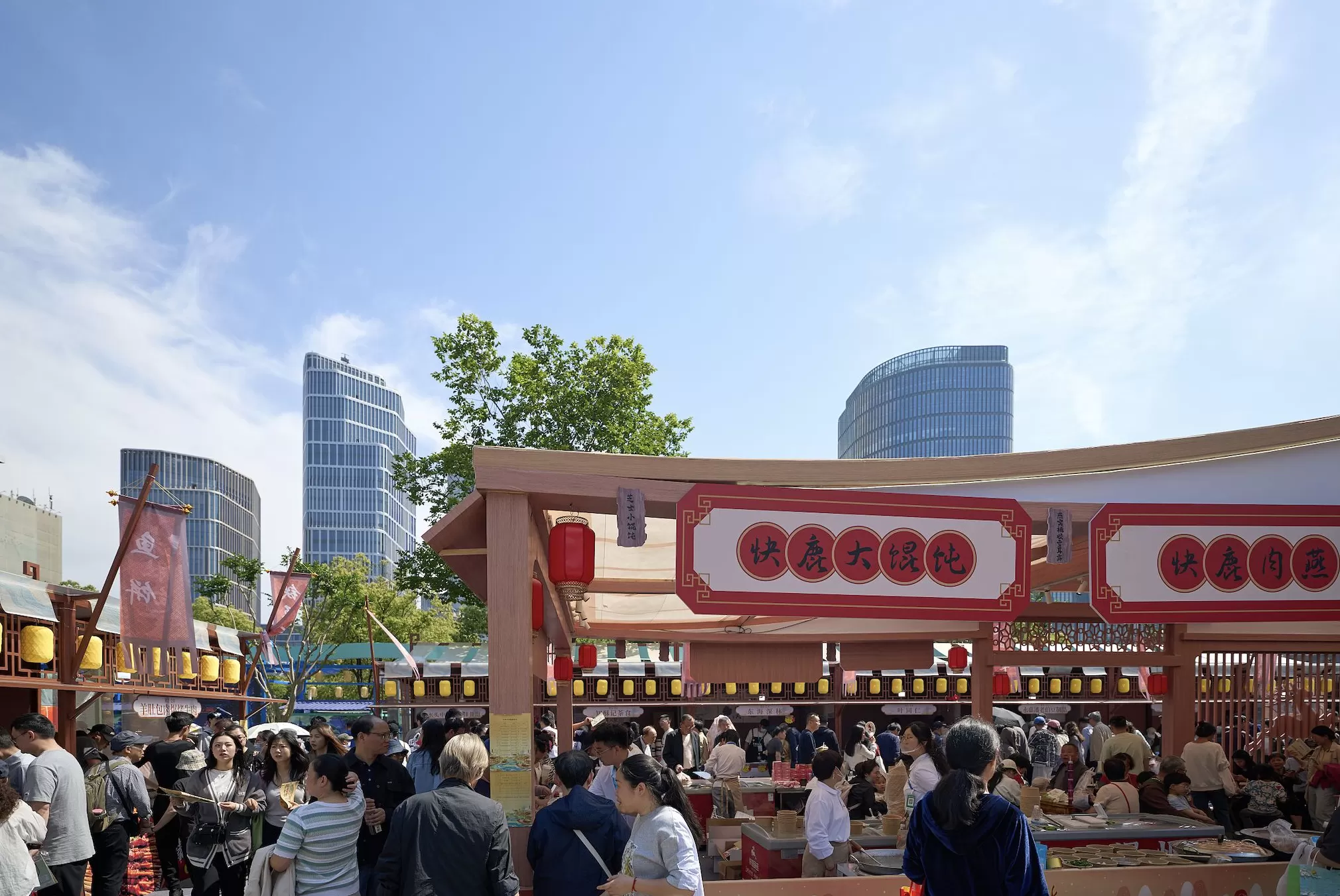 基数抬升下10月消费小幅放缓，但餐饮收入增速明显回升-第1张图片-