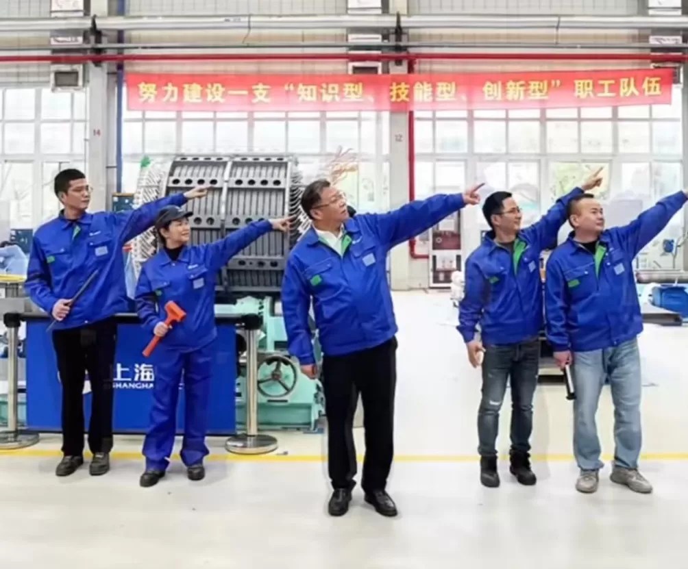 上海机场“飞天大叔不理解但照做”，本人回应-第8张图片-