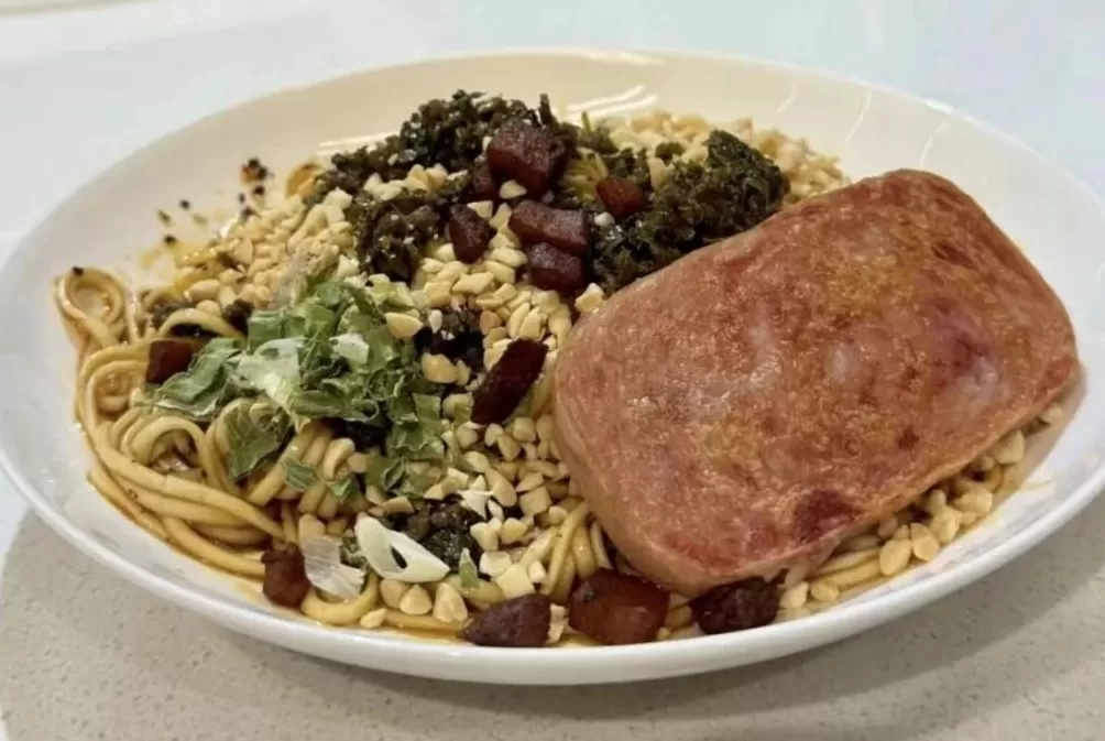 2块钱一餐,“禁止新鲜肉菜”,他开的预制餐厅没人反对-第2张图片- 2块钱一餐,“禁止新鲜肉菜”,他开的预制餐厅没人反对-第2张图片-