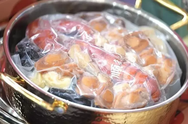 2块钱一餐,“禁止新鲜肉菜”,他开的预制餐厅没人反对-第4张图片- 2块钱一餐,“禁止新鲜肉菜”,他开的预制餐厅没人反对-第4张图片-