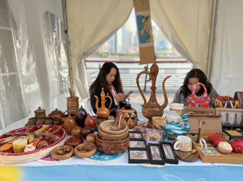 黄浦江畔石榴市集“跨越疆海”,2025沪疆文化交流周启动-第3张图片- 黄浦江畔石榴市集“跨越疆海”,2025沪疆文化交流周启动-第3张图片-