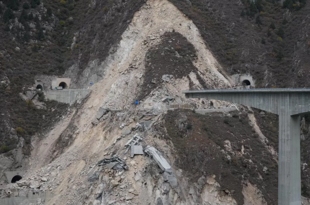 复盘四川双江口垮桥：货车司机发现裂缝后上报，官方快速管制免于伤亡-第1张图片-