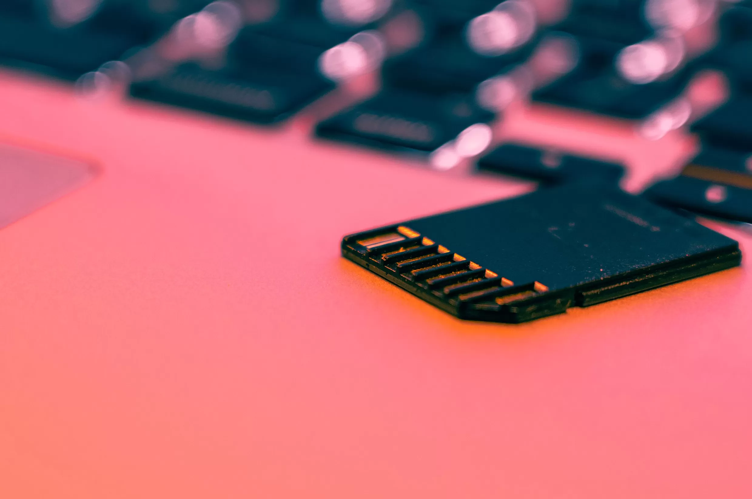 【独家】多家手机厂商暂缓采购存储芯片，部分厂商库存不足三周-第1张图片-