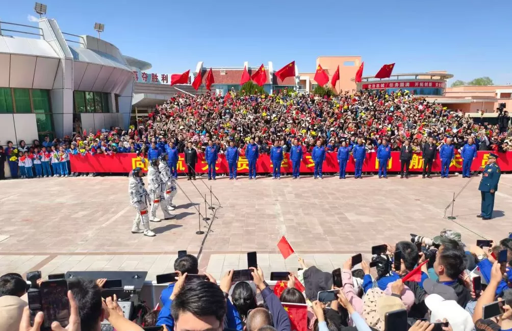 图说｜神舟二十乘组凯旋：镜头内外两个王杰的航天缘-第6张图片-